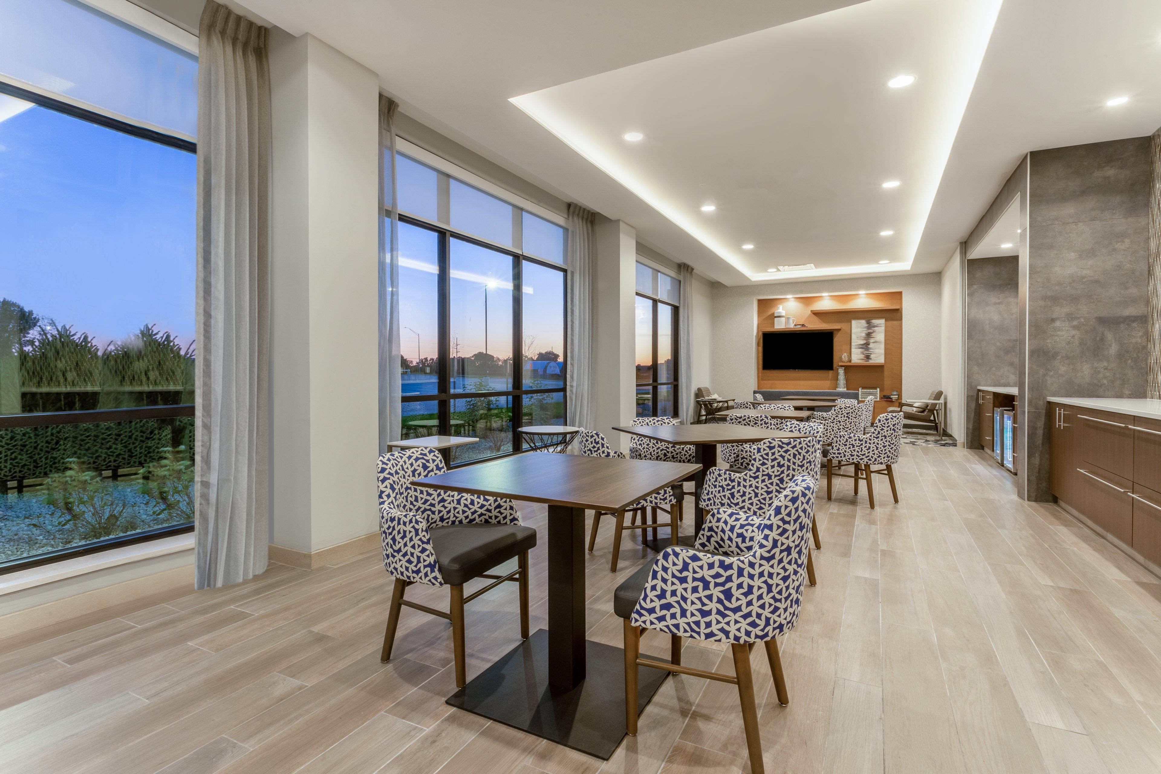 Holiday Inn & Suites Cedar Falls-Waterloo Event Ctr By Ihg מראה חיצוני תמונה
