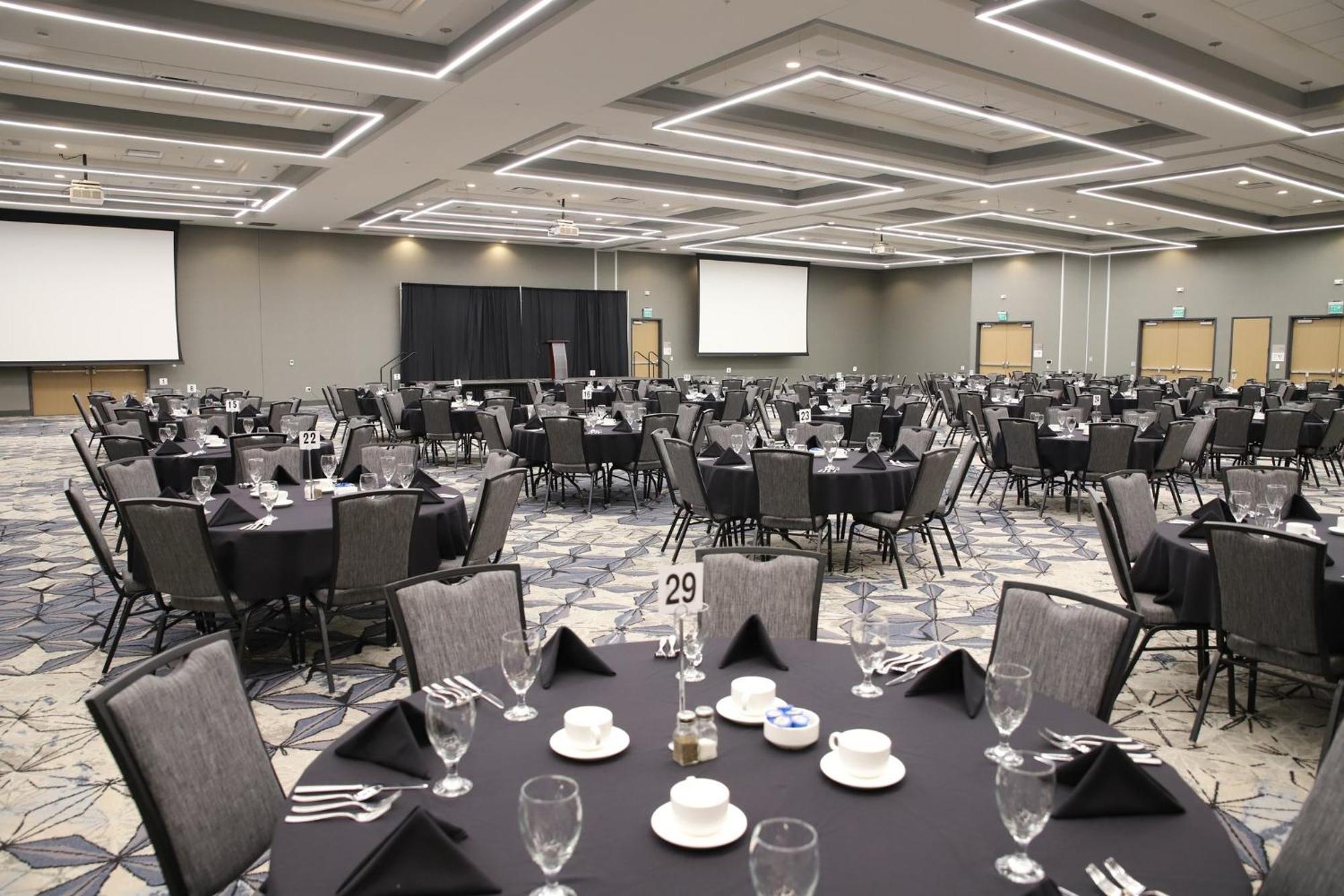 Holiday Inn & Suites Cedar Falls-Waterloo Event Ctr By Ihg מראה חיצוני תמונה