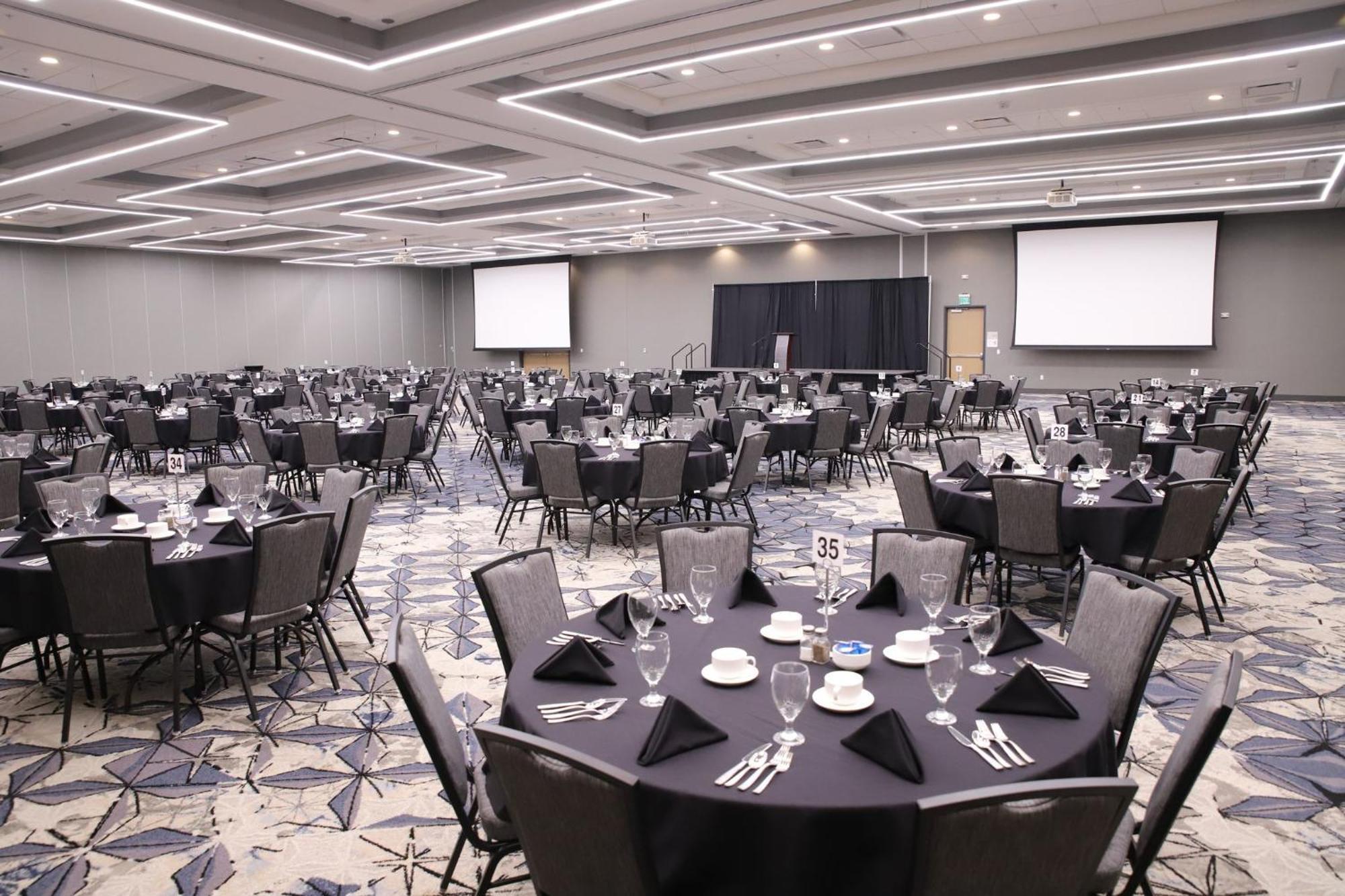 Holiday Inn & Suites Cedar Falls-Waterloo Event Ctr By Ihg מראה חיצוני תמונה