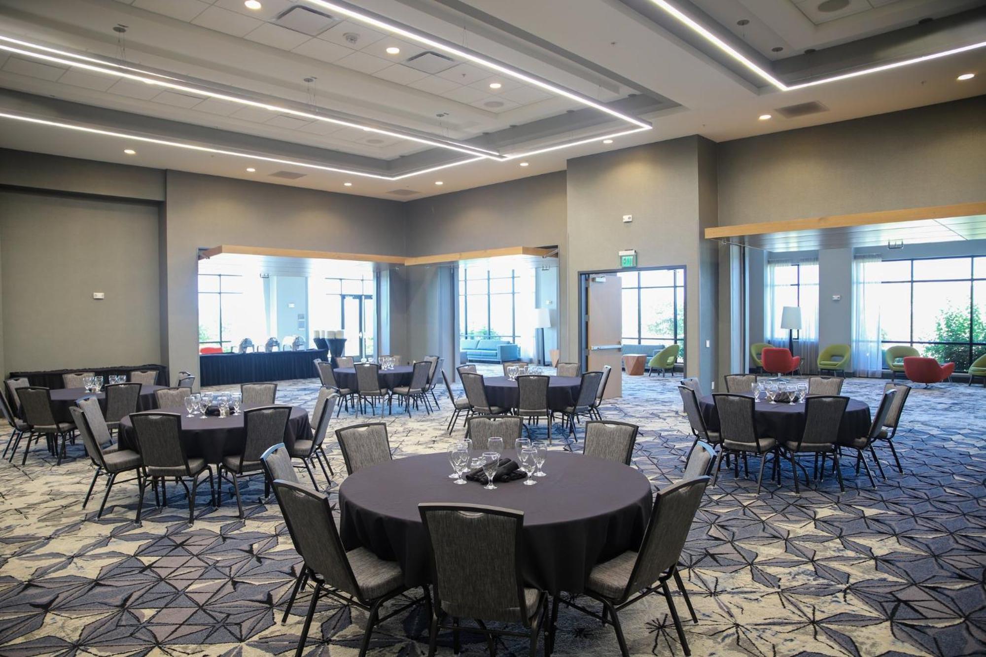 Holiday Inn & Suites Cedar Falls-Waterloo Event Ctr By Ihg מראה חיצוני תמונה
