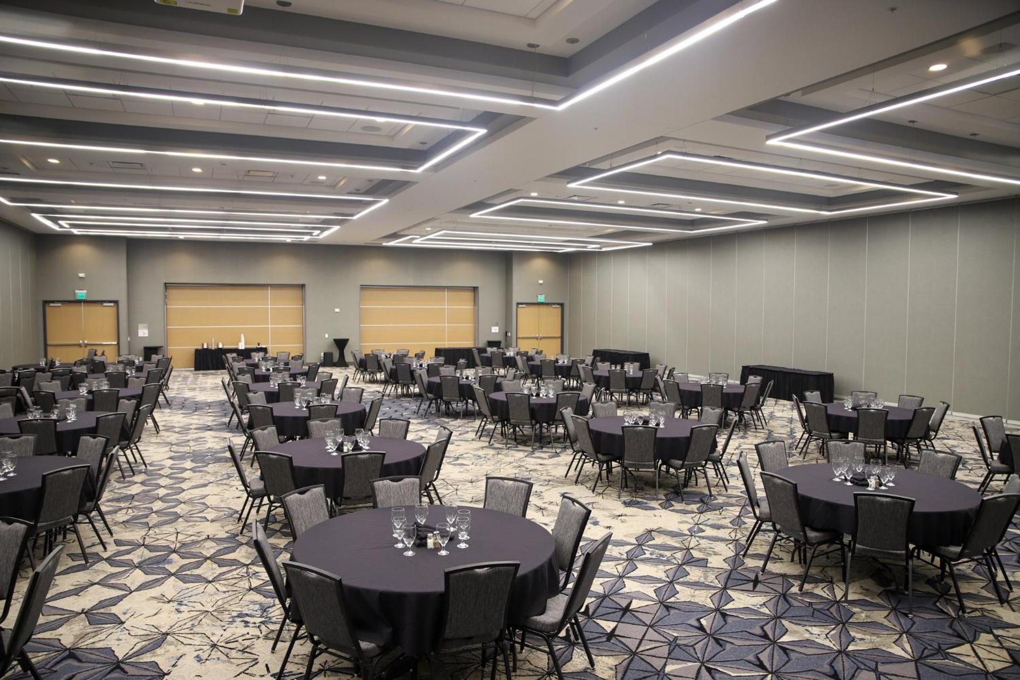 Holiday Inn & Suites Cedar Falls-Waterloo Event Ctr By Ihg מראה חיצוני תמונה
