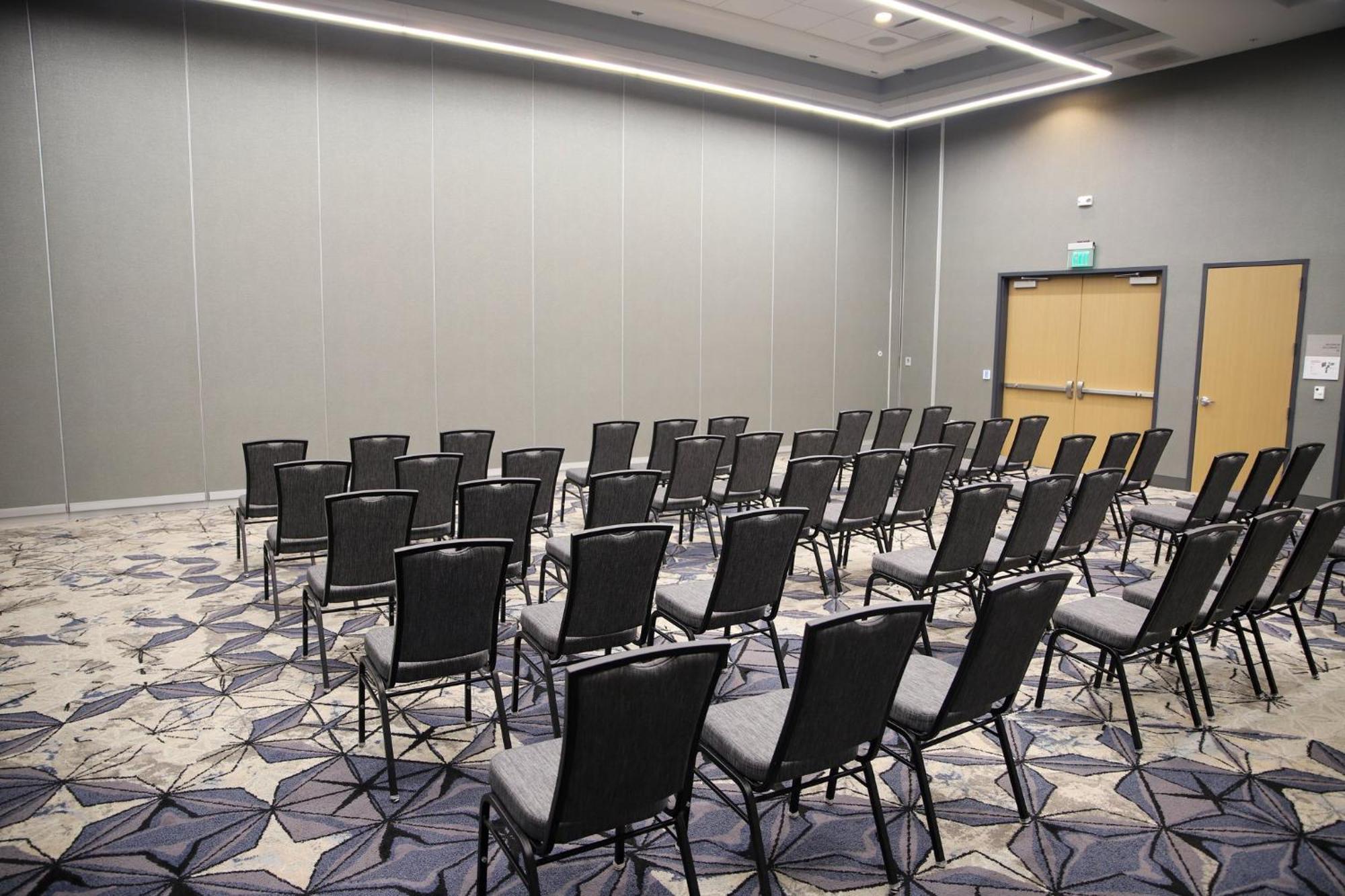 Holiday Inn & Suites Cedar Falls-Waterloo Event Ctr By Ihg מראה חיצוני תמונה