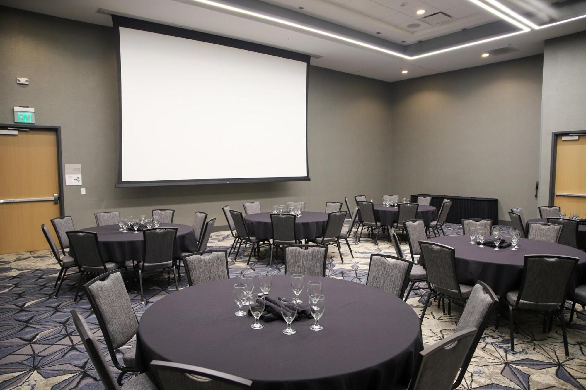 Holiday Inn & Suites Cedar Falls-Waterloo Event Ctr By Ihg מראה חיצוני תמונה